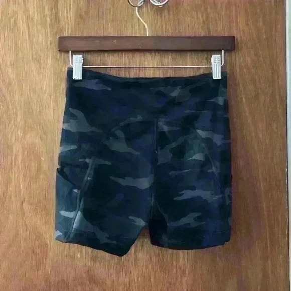 Ultimate Stash Pocket Camo 7” Shorts - Picture 2 of 2